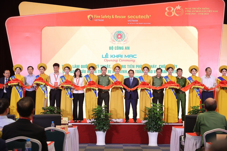 Thủ tướng: Xây dựng văn hóa phòng cháy, chữa cháy, phòng chống thiên tai, nâng cao kỹ năng cứu nạn, cứu hộ trong toàn dân- Ảnh 10.