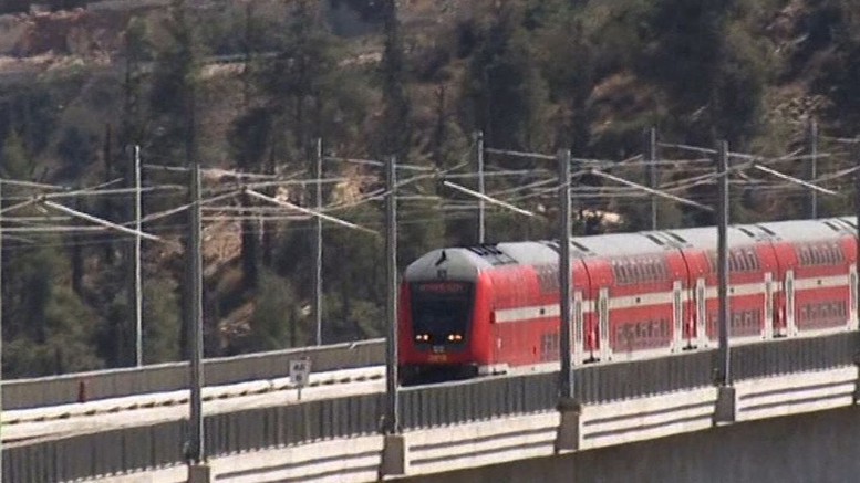 Nắng nóng tại Israel: Phải giảm tốc độ tàu do giãn đường ray- Ảnh 1.