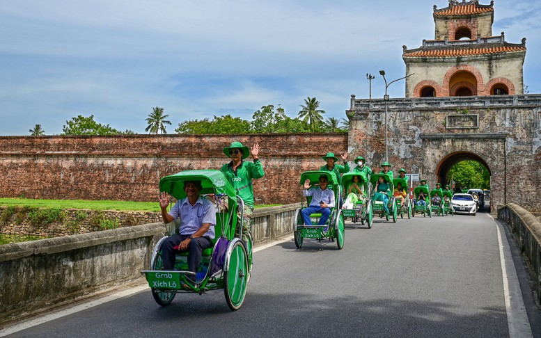Đến Huế trải nghiệm dịch vụ Grab xích lô