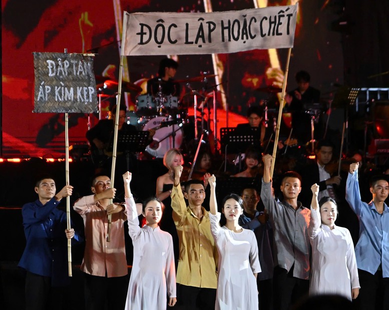 Chương trình nghệ thuật đặc biệt 'Hà Nội - Từ mùa thu lịch sử năm 1945'- Ảnh 4.