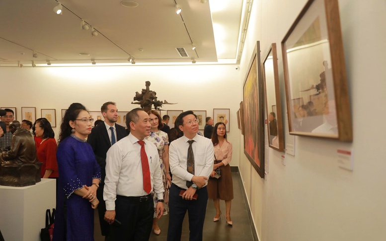 80 tác phẩm nghệ thuật tại triển lãm 'Những người con của Tổ quốc'