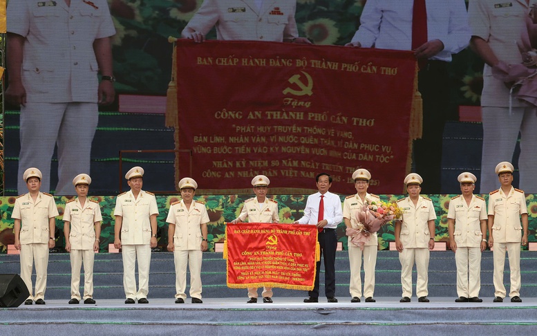 TP. Cần Thơ long trọng kỷ niệm 80 năm Ngày truyền thống Công an nhân dân