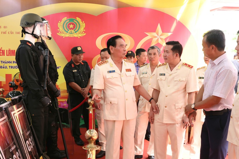 TP. Cần Thơ long trọng kỷ niệm 80 năm Ngày truyền thống Công an nhân dân- Ảnh 1.