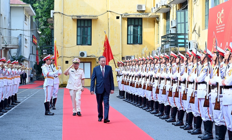 80 NĂM - VINH QUANG CÔNG AN NHÂN DÂN VIỆT NAM- Ảnh 3.
