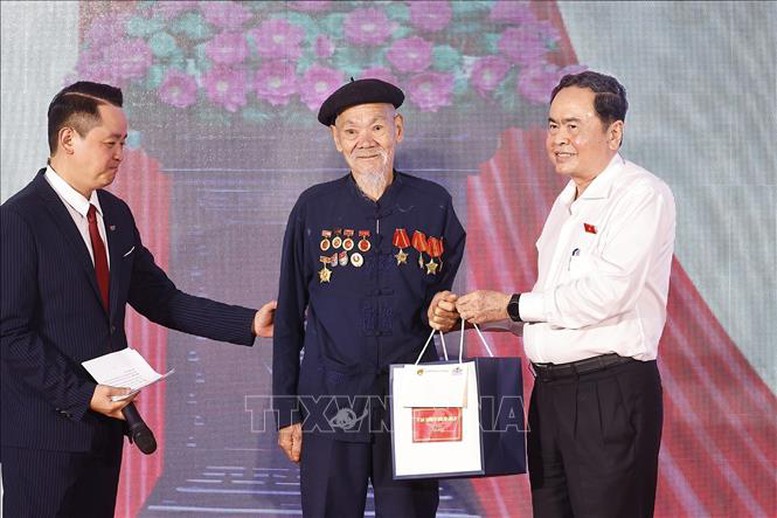 Chủ tịch Quốc hội: Tuyên Quang phát huy chủ nghĩa anh hùng cách mạng trong xây dựng và bảo vệ Tổ quốc- Ảnh 3.