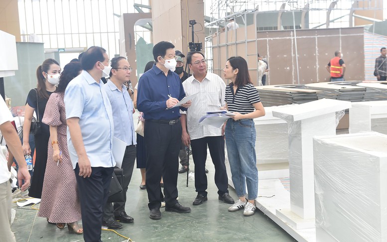 Tổ công tác kiểm tra, chấm điểm sơ bộ thi công các gian hàng Triển lãm thành tựu 80 năm Quốc khánh