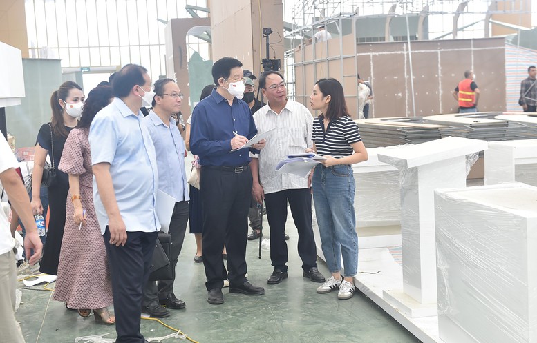Tổ công tác kiểm tra, chấm điểm sơ bộ thi công các gian hàng Triển lãm thành tựu 80 năm Quốc khánh- Ảnh 1.