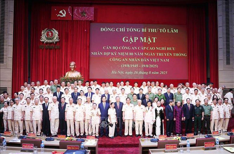 Tổng Bí thư Tô Lâm: Lực lượng công an nhân dân phải luôn giữ vững thế trận an ninh nhân dân vững chắc- Ảnh 5.