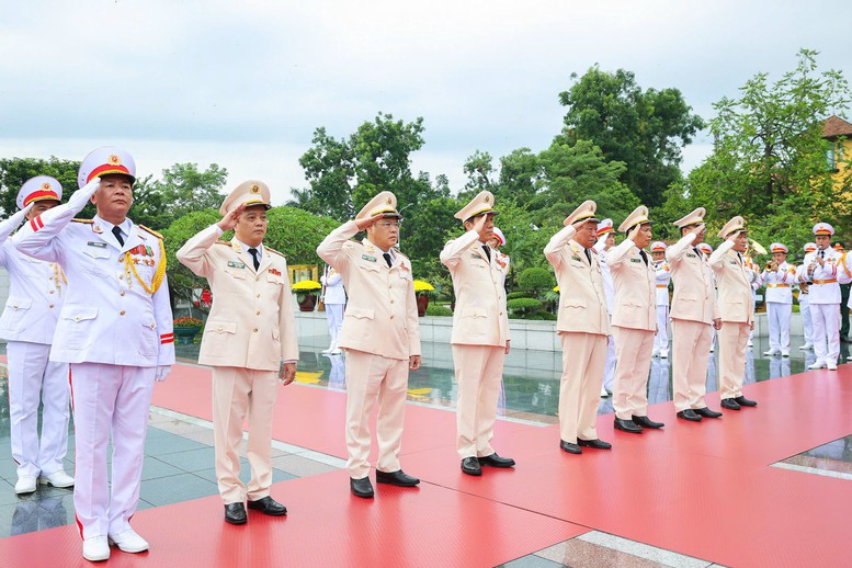 Lãnh đạo Đảng, Nhà nước vào Lăng viếng Chủ tịch Hồ Chí Minh và dâng hương tưởng niệm các anh hùng liệt sĩ- Ảnh 6.