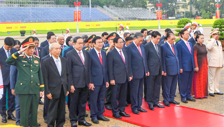 Lãnh đạo Đảng, Nhà nước vào Lăng viếng Chủ tịch Hồ Chí Minh và dâng hương tưởng niệm các anh hùng liệt sĩ- Ảnh 2.