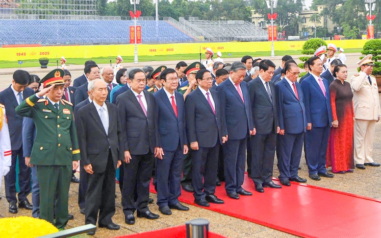 Lãnh đạo Đảng, Nhà nước vào Lăng viếng Chủ tịch Hồ Chí Minh và dâng hương tưởng niệm các anh hùng liệt sĩ