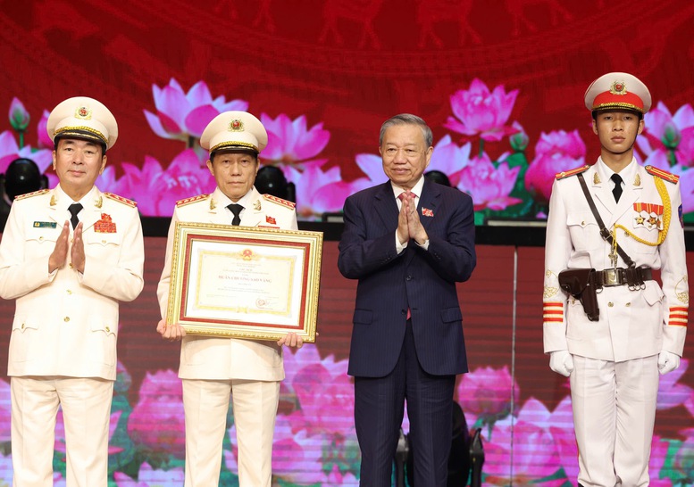 Diễn văn của Tổng Bí thư Tô Lâm tại Lễ kỷ niệm 80 năm Ngày Truyền thống CAND và 20 năm Ngày hội toàn dân bảo vệ An ninh Tổ quốc- Ảnh 6.