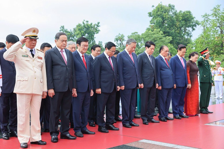 Lãnh đạo Đảng, Nhà nước vào Lăng viếng Chủ tịch Hồ Chí Minh và dâng hương tưởng niệm các anh hùng liệt sĩ- Ảnh 5.