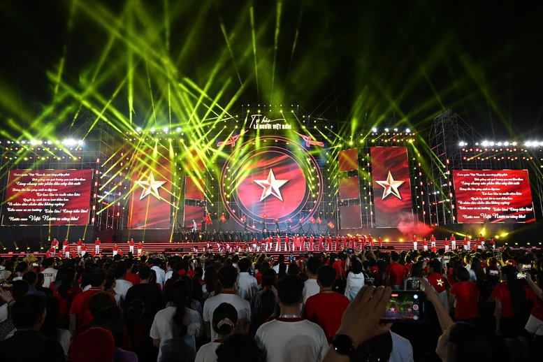 'Tự hào là người Việt Nam' nhịp cầu kết nối triệu trái tim- Ảnh 1.