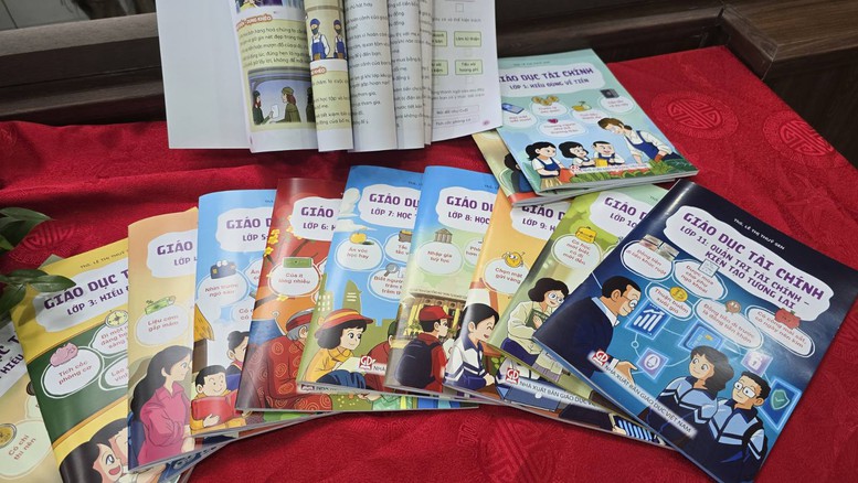 Thị trường sách, đồ dùng học tập sôi động trước thềm năm học mới- Ảnh 4.