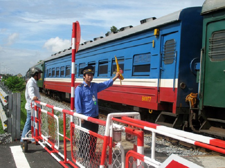Tăng cường bảo đảm trật tự, an toàn giao thông đường sắt trong tình hình mới- Ảnh 1.