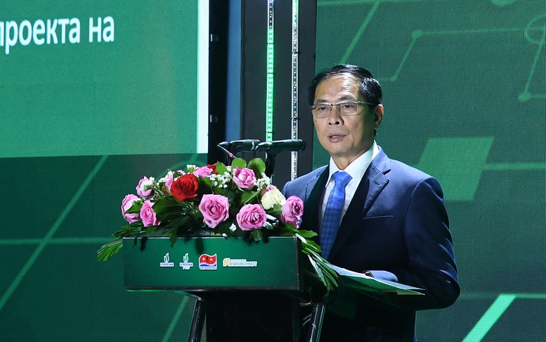 Vietsovpetro đón dòng dầu đầu tiên mỏ Kình Ngư Trắng - Kình Ngư Trắng Nam