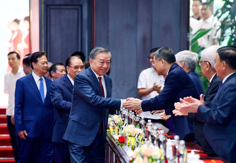 Mong muốn tiếp tục nhận được những ý kiến đóng góp tâm huyết của các đồng chí cán bộ cấp cao qua các thời kỳ- Ảnh 1.