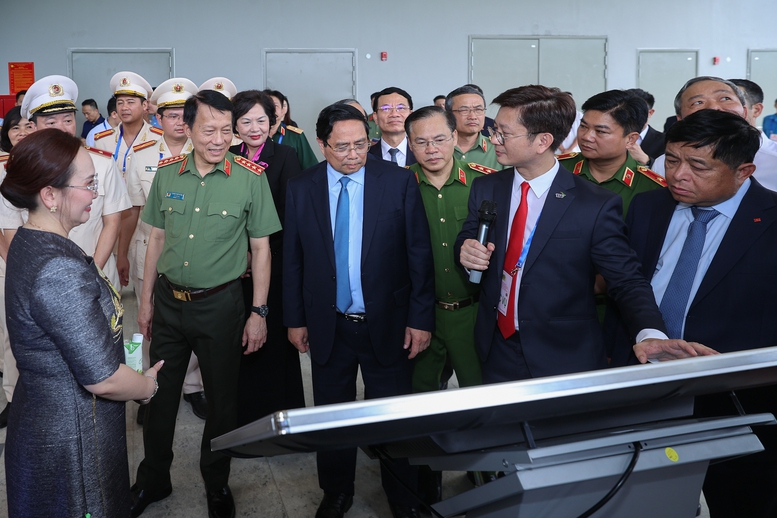 Thủ tướng: Trình cơ chế đột phá trong sáng tạo, khai thác dữ liệu trở thành trung tâm của nền kinh tế- Ảnh 3.