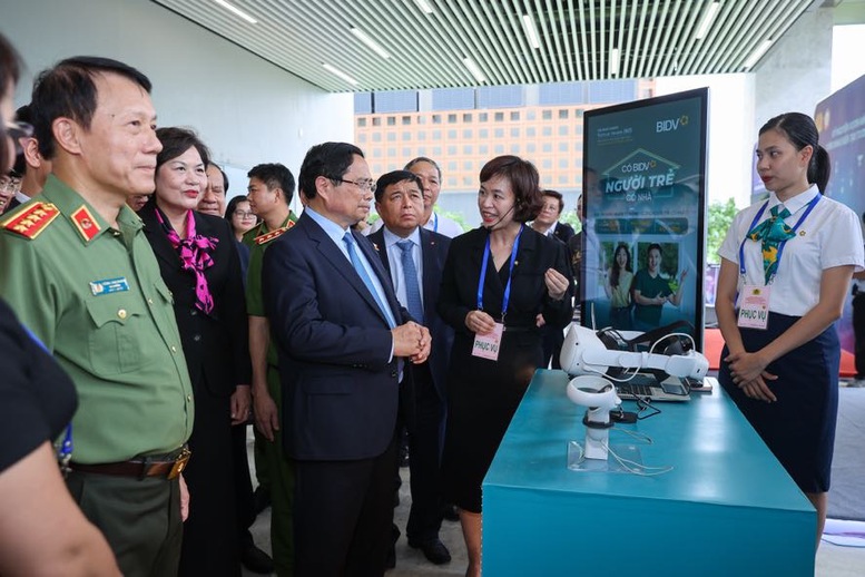 Thủ tướng: Trình cơ chế đột phá trong sáng tạo, khai thác dữ liệu trở thành trung tâm của nền kinh tế- Ảnh 4.