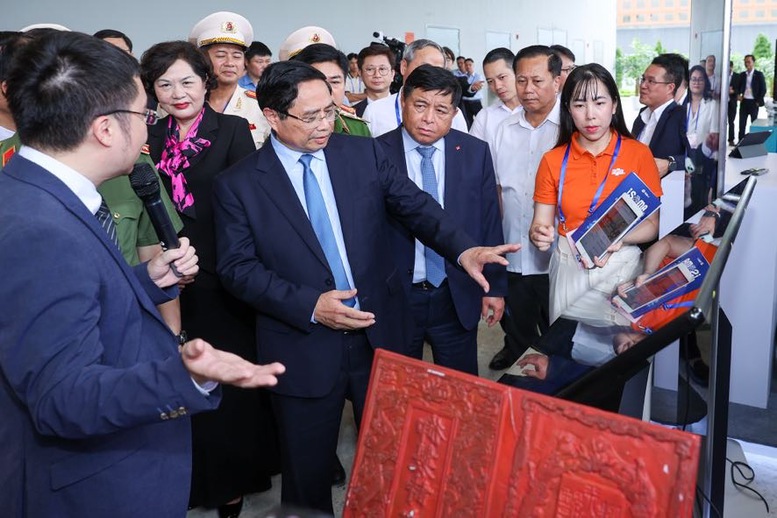 Thủ tướng: Trình cơ chế đột phá trong sáng tạo, khai thác dữ liệu trở thành trung tâm của nền kinh tế- Ảnh 5.