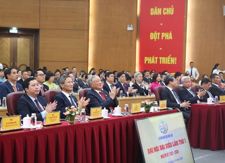 Cán bộ Bộ Nội vụ phải giỏi về nghiệp vụ, tinh thông về pháp luật, cần mẫn, tận tụy, công tâm, khách quan- Ảnh 6.