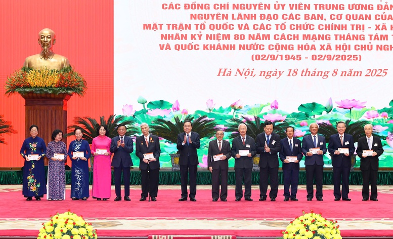 Mong muốn tiếp tục nhận được những ý kiến đóng góp tâm huyết của các đồng chí cán bộ cấp cao qua các thời kỳ- Ảnh 7.