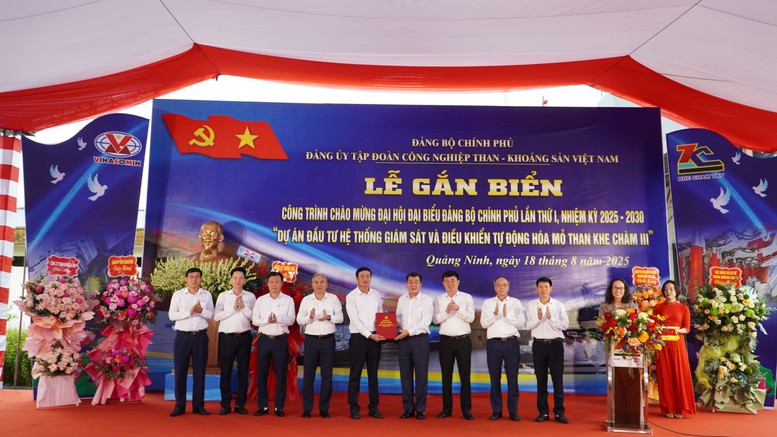 Đảng ủy TKV gắn biển công trình chào mừng Đại hội đại biểu Đảng bộ Chính phủ lần thứ I, nhiệm kỳ 2025 - 2030- Ảnh 1.