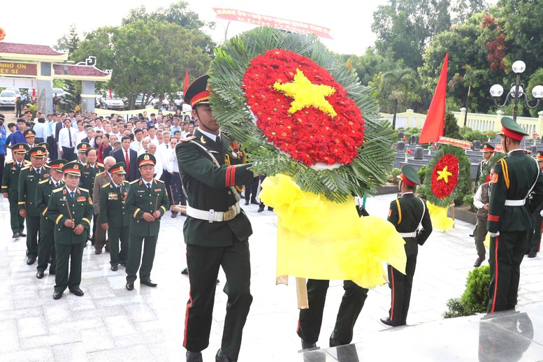 Quảng Ngãi kỷ niệm 60 năm Chiến thắng Vạn Tường- Ảnh 2.