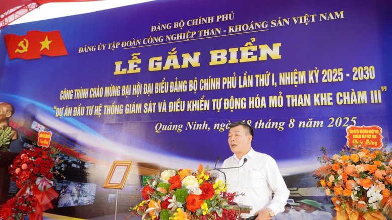 Đảng ủy TKV gắn biển công trình chào mừng Đại hội đại biểu Đảng bộ Chính phủ lần thứ I, nhiệm kỳ 2025 - 2030- Ảnh 2.