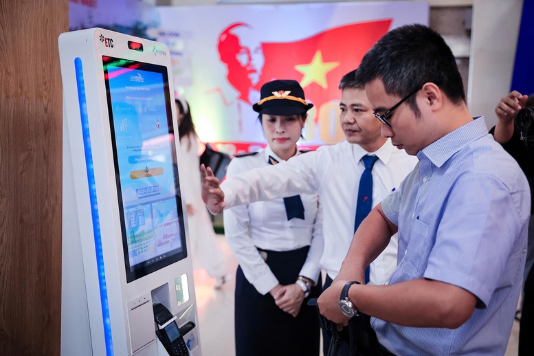 Trải nghiệm đoàn tàu du lịch 'Hà Nội 5 cửa ô' dịp 2/9- Ảnh 5.