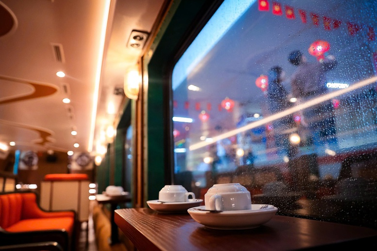 Trải nghiệm đoàn tàu du lịch 'Hà Nội 5 cửa ô' dịp 2/9- Ảnh 3.