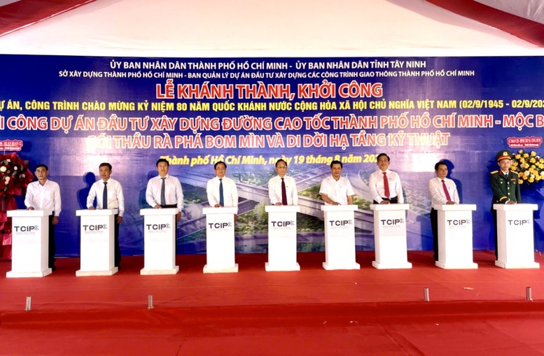 Khởi công nhiều dự án trọng điểm kết nối giao thông vùng Đông Nam Bộ- Ảnh 2.