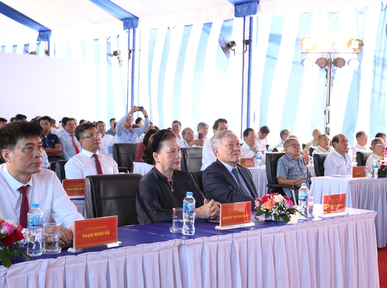 Phó Thủ tướng Thường trực Chính phủ Nguyễn Hòa Bình dự lễ khánh thành dự án cầu Rạch Miễu 2- Ảnh 1.