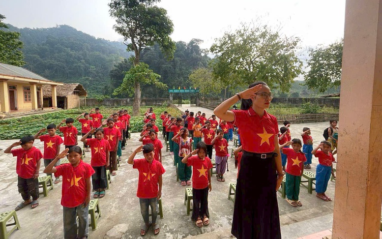 Gieo chữ nơi biên viễn: Tấm lòng người thầy, người cô