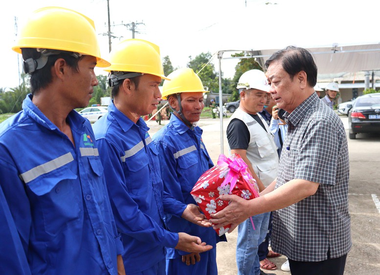 Phó Chủ tịch Quốc hội Lê Minh Hoan khảo sát dự án đường Hồ Chí Minh tại An Giang- Ảnh 1.