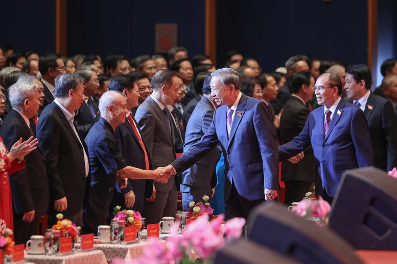 Thủ tướng: Chính phủ dưới sự lãnh đạo của Đảng, 80 năm hành trình vì nước, vì dân- Ảnh 4.