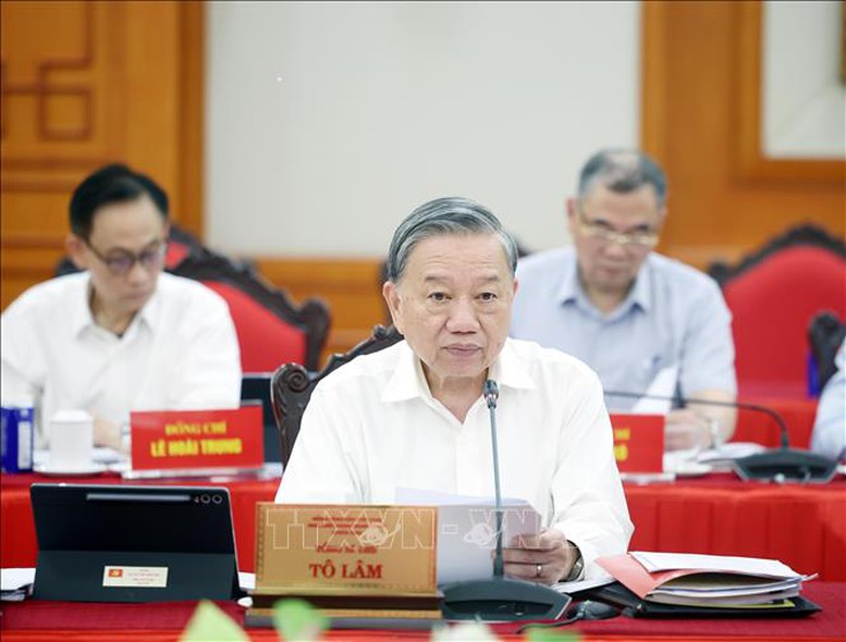 Bộ Chính trị cho ý kiến về công tác chuẩn bị Đại hội Đảng bộ thành phố Hà Nội và Đảng bộ TPHCM- Ảnh 2.