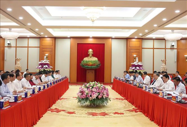 Bộ Chính trị cho ý kiến về công tác chuẩn bị Đại hội Đảng bộ thành phố Hà Nội và Đảng bộ TPHCM- Ảnh 3.