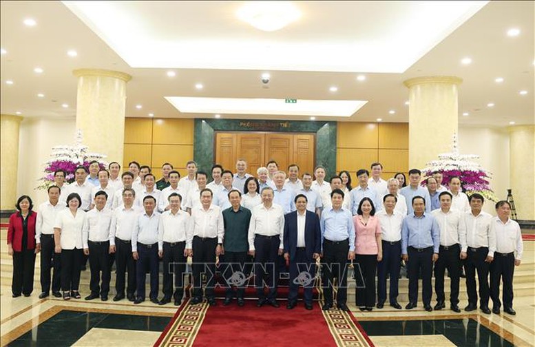 Bộ Chính trị cho ý kiến về công tác chuẩn bị Đại hội Đảng bộ thành phố Hà Nội và Đảng bộ TPHCM- Ảnh 6.