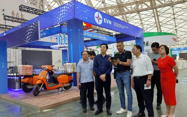 Chỉnh sửa, hoàn thiện các gian hàng, bảo đảm điều kiện tốt nhất cho khai mạc Triển lãm
