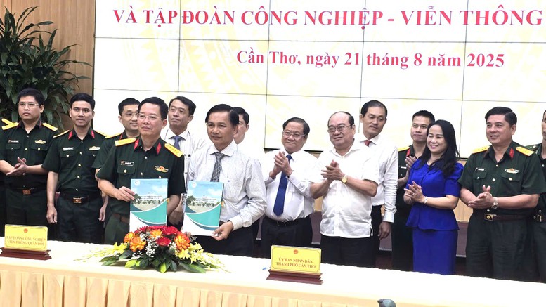 TP. Cần Thơ và Tập đoàn Viettel ký kết hợp tác chuyển đổi số giai đoạn 2025-2030- Ảnh 1.