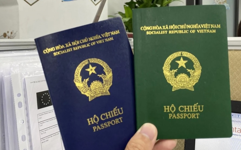 Có thể giữ lại hộ chiếu cũ khi xin cấp hộ chiếu mới?