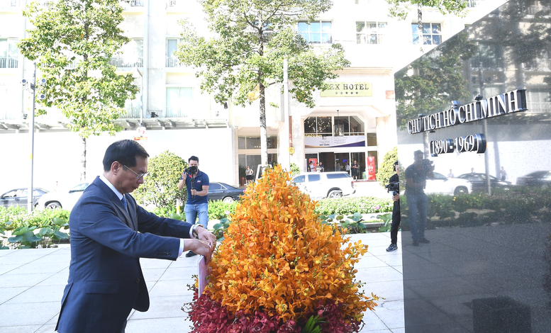 Khai mạc Triển lãm '80 năm Ngoại giao Việt Nam: Vinh dự và tự hào'- Ảnh 3.