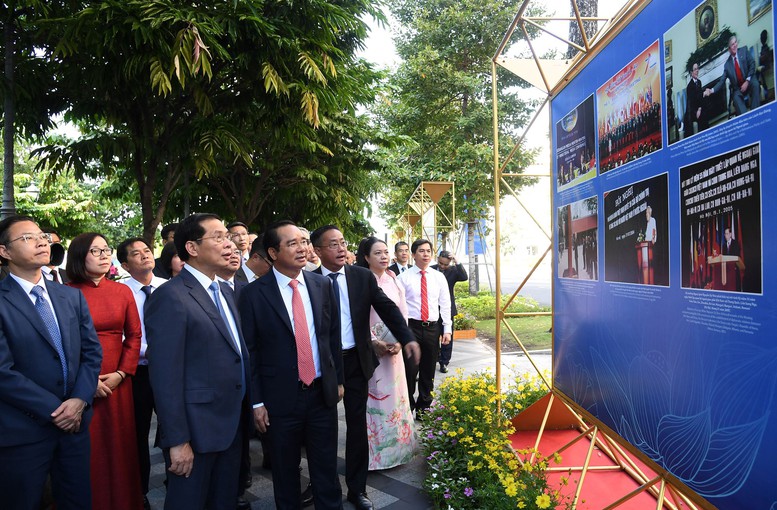 Khai mạc Triển lãm '80 năm Ngoại giao Việt Nam: Vinh dự và tự hào'- Ảnh 2.
