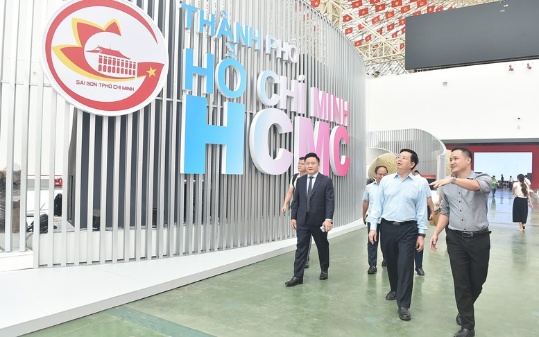 Phó Thủ tướng Mai Văn Chính kiểm tra công tác hoàn thiện các gian hàng Triển lãm