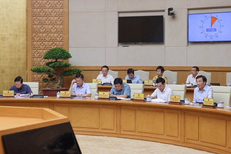 Thủ tướng: Việc giải quyết thủ tục cho người dân, doanh nghiệp phải đặt lên hàng đầu- Ảnh 7.