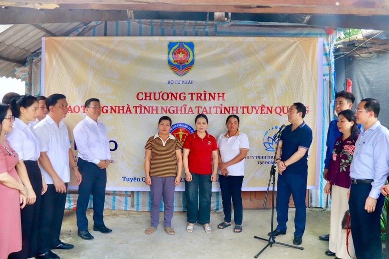 Về nguồn, trao tặng nhà tình nghĩa tại tỉnh Tuyên Quang - Ảnh 2.