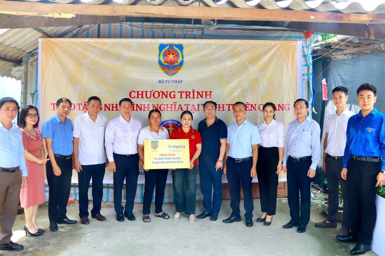 Về nguồn, trao tặng nhà tình nghĩa tại tỉnh Tuyên Quang - Ảnh 3.