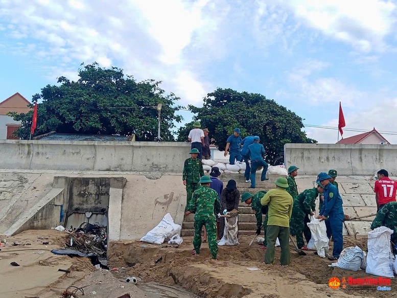 Thủ tướng lập Ban Chỉ đạo tiền phương, chủ trì cuộc họp ứng phó bão số 5 tại Nghệ An- Ảnh 1.
